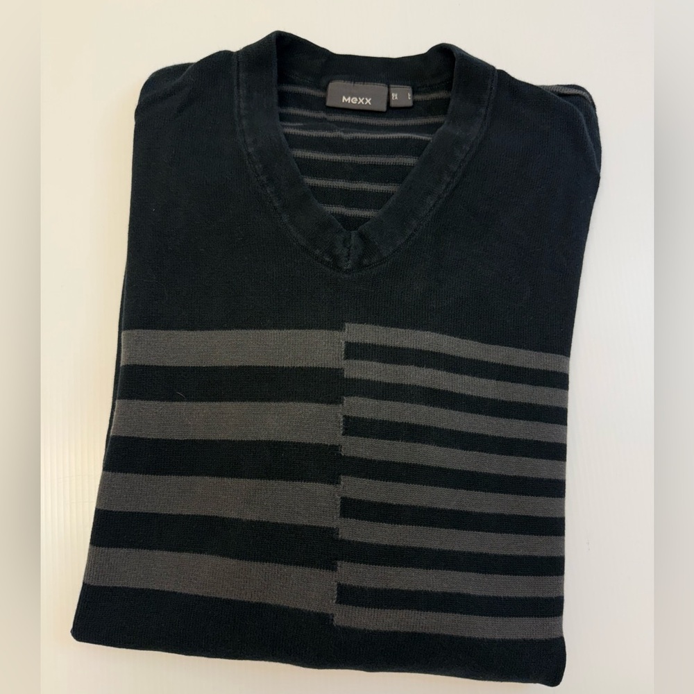 T296- Mexx Men's V-Neck Sweater in Black and Gray Stripes